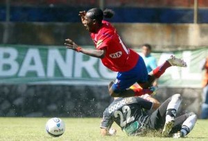 MARVIN-AVILA-jugadores-racismo-archivo_PREIMA20130217_0012_40