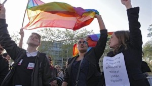 Francia-revisara-prohibicion-donacion-homosexuales