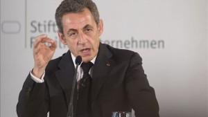 Sarkozy-ridiculiza-propuesta-reparto-refugiados_EDIIMA20150619_0115_4