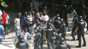 Mossos-cargan-protesta-senegales-Salou
