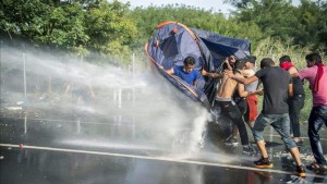 Tension-frontera-hungara-cierre-refugiados