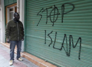 LA PINTADA " STOP ISLAM " EN LA CONOCIDA COMO LA MEZQUITA VIEJA LLEVA A LA COMUNIDAD MUSULMANA DE LEÓN A PEDIR RESPETO Y A EXIGIR QUE NO SE CULPE AL ISLAM DE LOS ATENTADOS DE PARIS